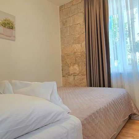 Heritage Stone Wall Split Kamer foto