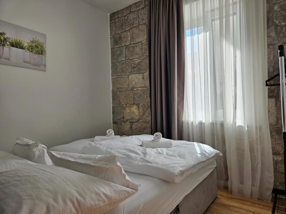Heritage Stone Wall Split Buitenkant foto