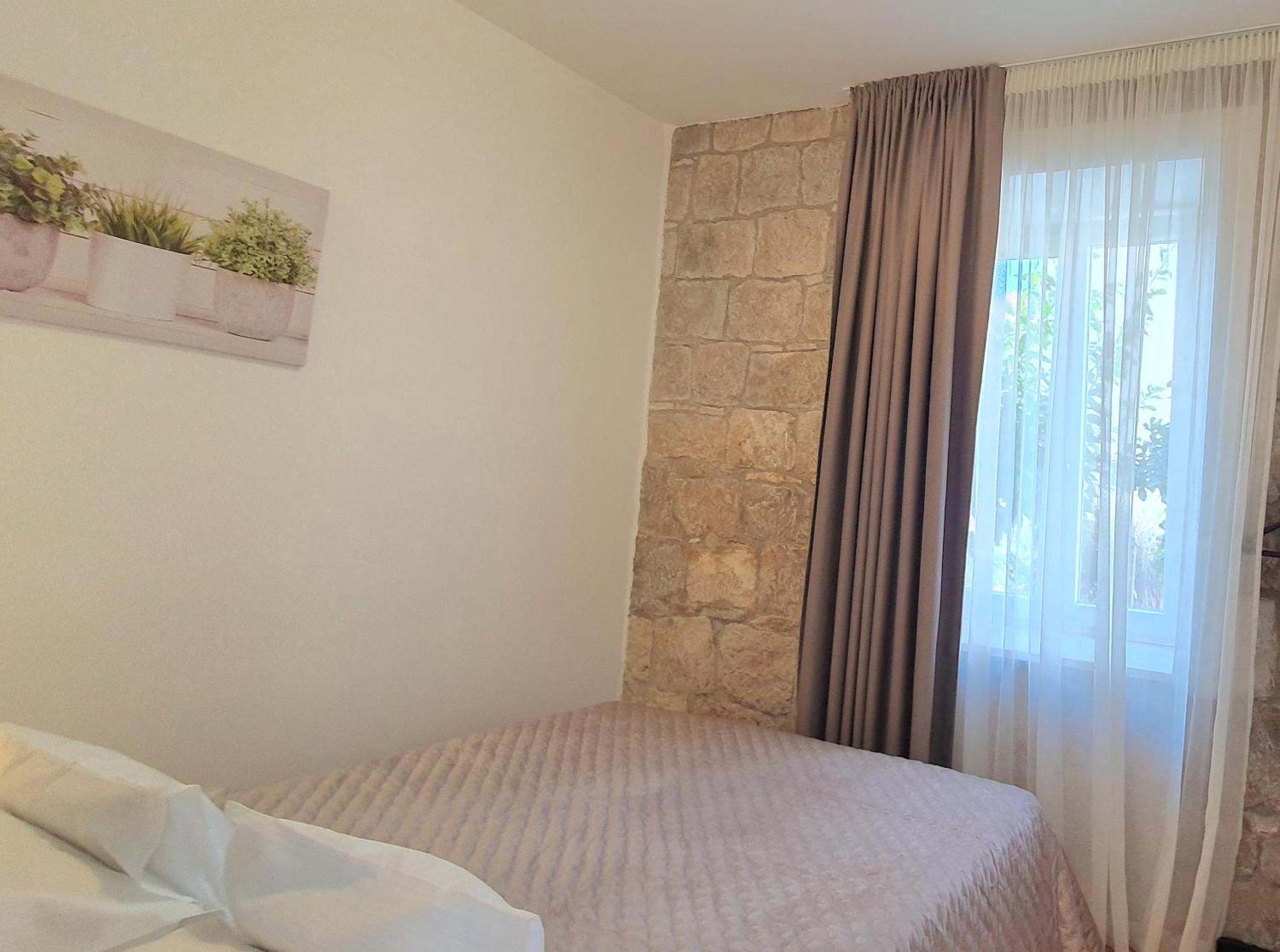 Heritage Stone Wall Split Kamer foto